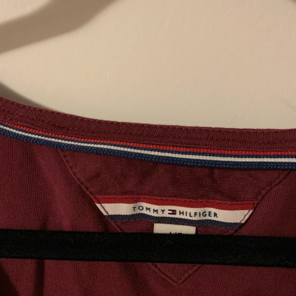 Maroon v-neck shirt - Picture 4 of 6